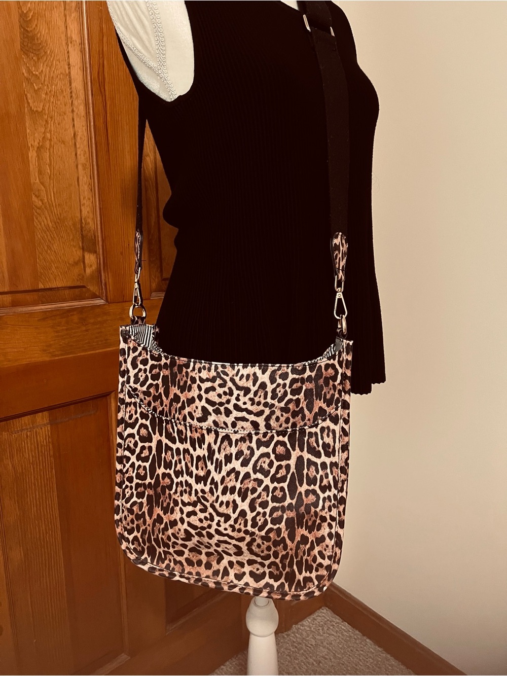 Leopard Design Crossbody Bag - Picture 5 of 5